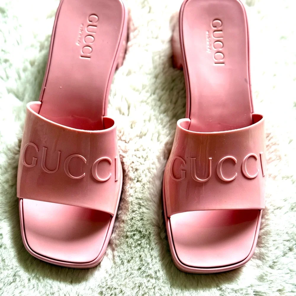 Gucci Pink Minimalist Sandals - Picture 2 of 6